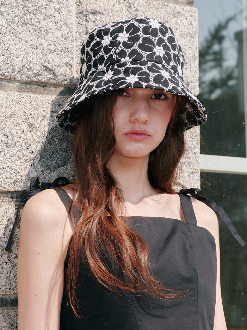 Flower Eyelet Bucket Hat(Black-White)