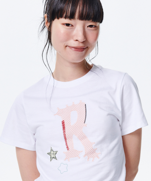 아플리케 로고 H/S 티 [화이트]