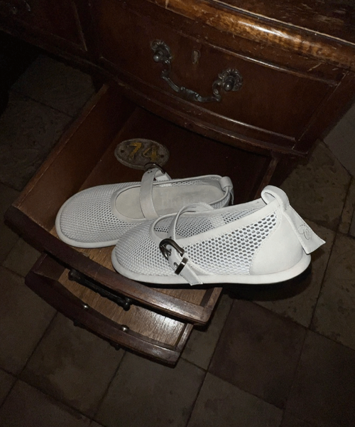 r. 903 mesh buckle flats / ivory