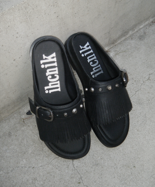 r. 909 tassel stud slides / black