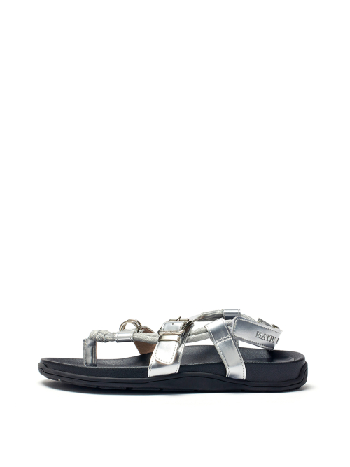STRING FLIP FLOP SANDAL IN SILVER