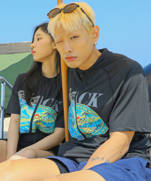 GT145 러기지 라벨 그래픽 반팔 래쉬가드 (BLACK)