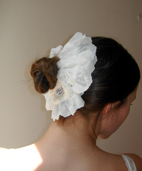 Jasmin Scrunchie_White