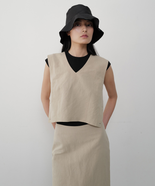 RIESEL SIDE BUTTON VEST (BEIGE)