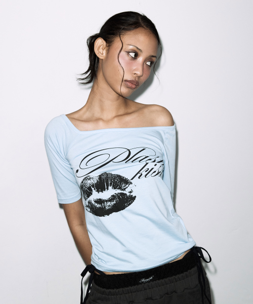 PLASTIC KISS ONE-SHOULDER TOP (SKY BLUE) F26QB051