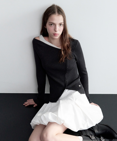 WOOL BLENDED CUT OUT BUTTON KNIT CHARCOAL