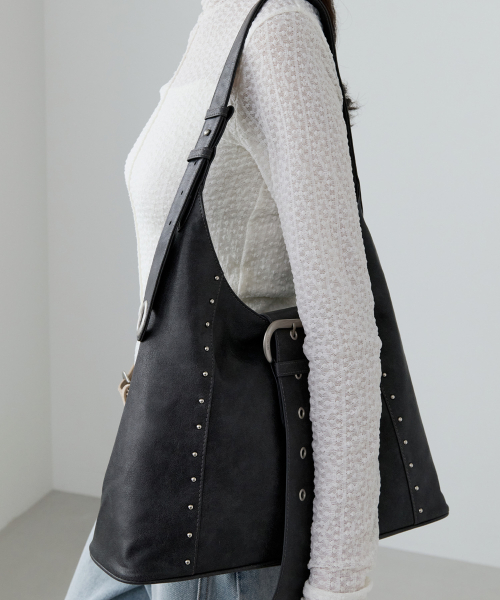 STUD LEATHER SHOULDER BAG BLACK