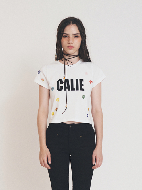 STICKER BOMB CALIE CROP T-SHIRT WHITE
