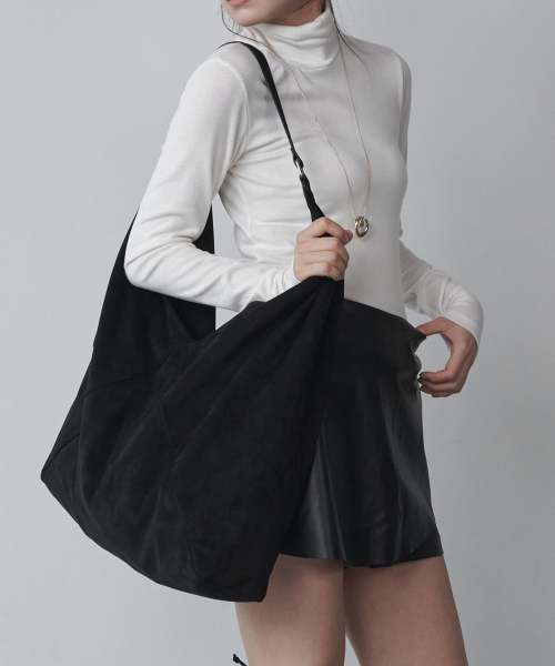 마레 스웨이드 맥시 숄더백 452531001 (Black)