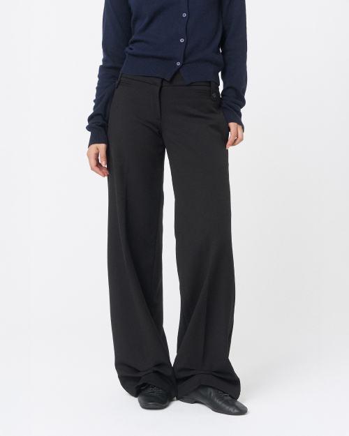 Tuck detail slacks pants BLACK