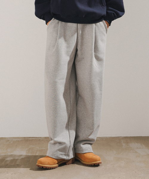 Daycut One Tuck Sweatpants Gray ISLP2662