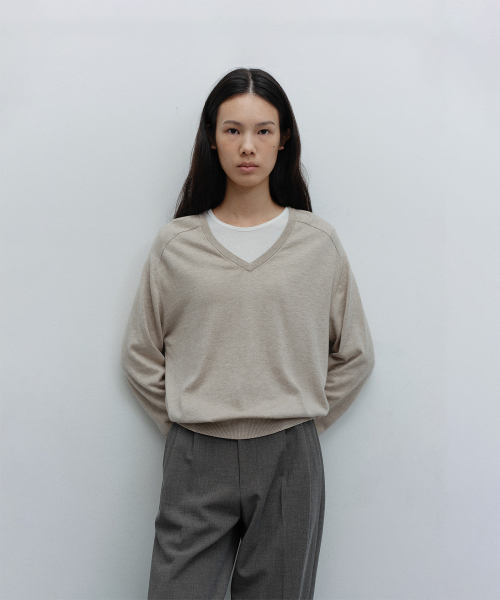 w. Peachskin V-neck Pullover (Oatmeal)