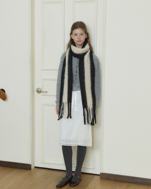 Rolling stripe knit muffler (black ivory)