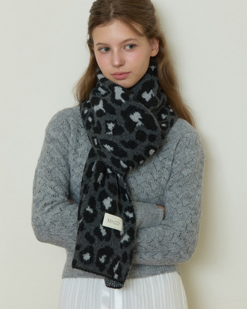 Wide Leopard muffler (charcoal)