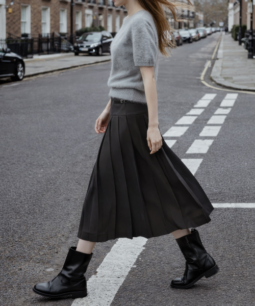 LOGO PATCHED BUCKLE PLEATS SKIRT, GREY