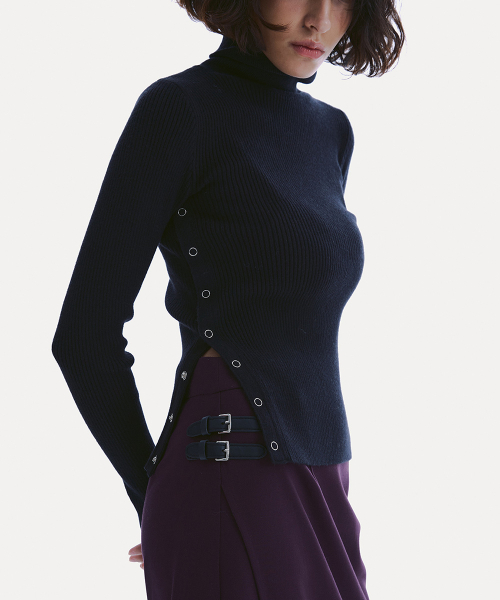 SIDE BUTTON TURTLE NECK SWEATER_ BLACK