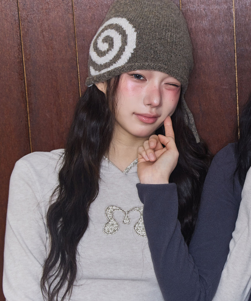 SIDE RIBBON SWIRLY BEANIE BROWN