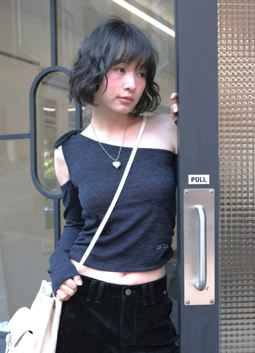 MUSE CUT-OUT TEE / NAVY