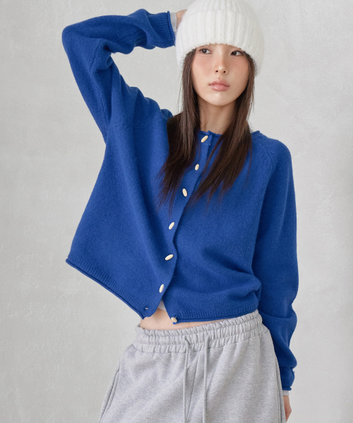 WOOL BLENDED OVAL BUTTON CREW-NECK CARDIGAN, BLUE