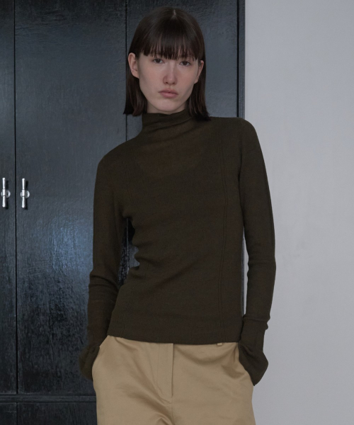 Bell-sleeve Turtleneck Pullover [KHAKI]