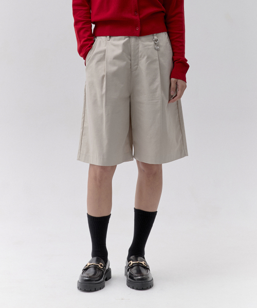 PIN-TUCK TWO-BUTTON BERMUDA SHORTS [BEL]