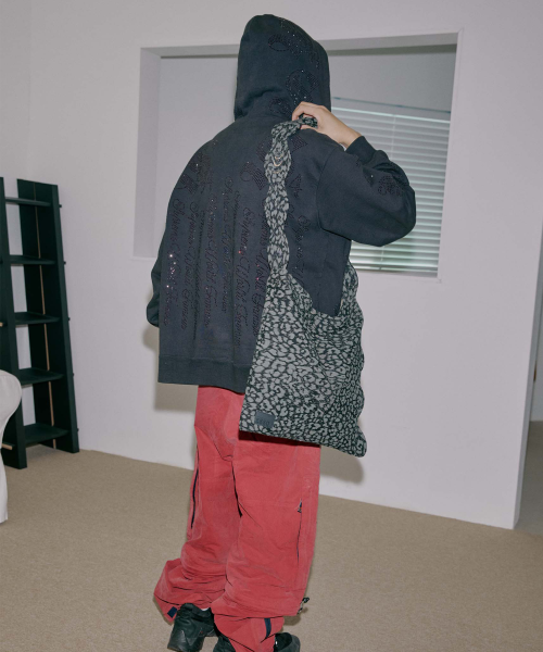 SPOTTIE PEANUT BAG IN BLACK