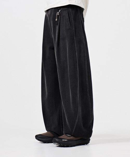VLAD CUT-OFF APPLIQUE CURVED SWEATPANTS
