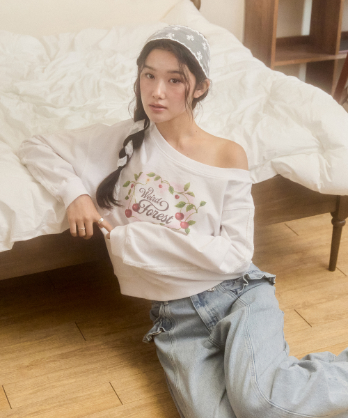 CHERRY GRAPHIC OFF-SHOULDER CROP SWEATSHIRT(WHITE)