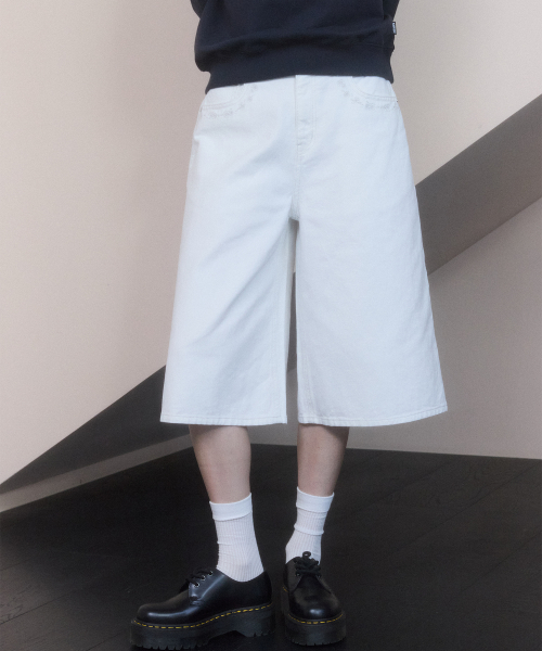 POCKET RIBBON DETAIL WIDE-FIT DENIM SHORTS(WHITE)