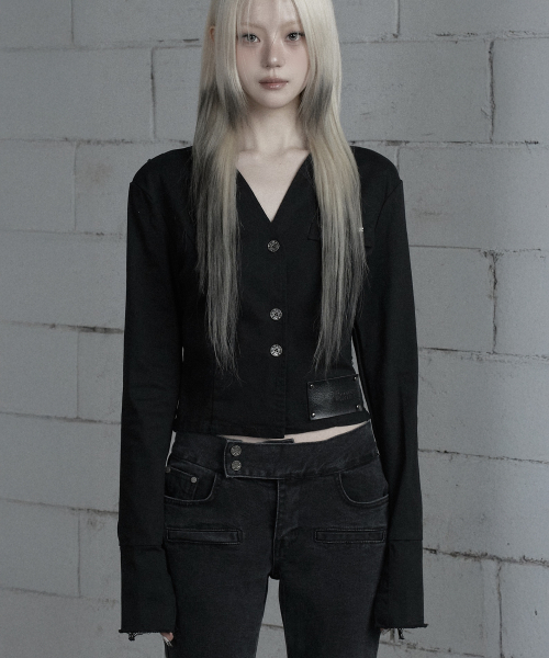 Back Diagonal Eyelet Collarless Crop Jacket (Black)