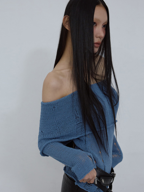 DISTRESSED OFF-SHOULDER TOP_ MID BLUE