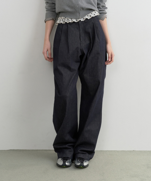 CURVED PINTUCK DENIM PANTS INDIGO