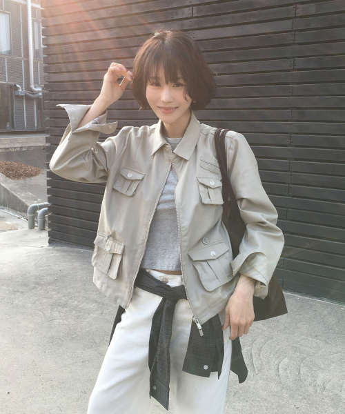베이직 멀티 포켓 스트랩 포인트 하이드 블루종 코튼 자켓 [ 베이지]