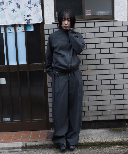 BELTED FLARE STRIPE PANTS (CHARCOAL)