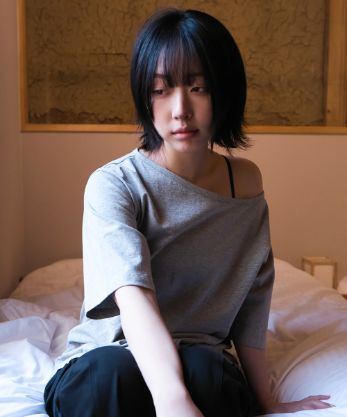 ONE SHOULDER GRAPHIC T-SHIRTS (MELANGE GRAY)