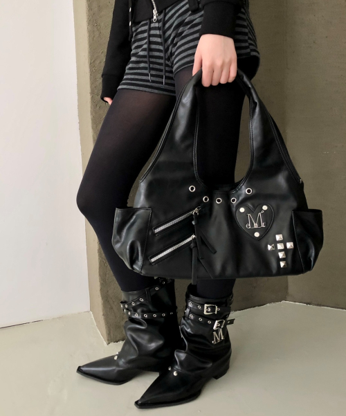 ROMIA HEART PATCH CROSS STUD SHOULDER BAG UNISEX