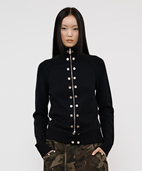 HIGH-NECK STUD KNIT OUTER IN BLACK