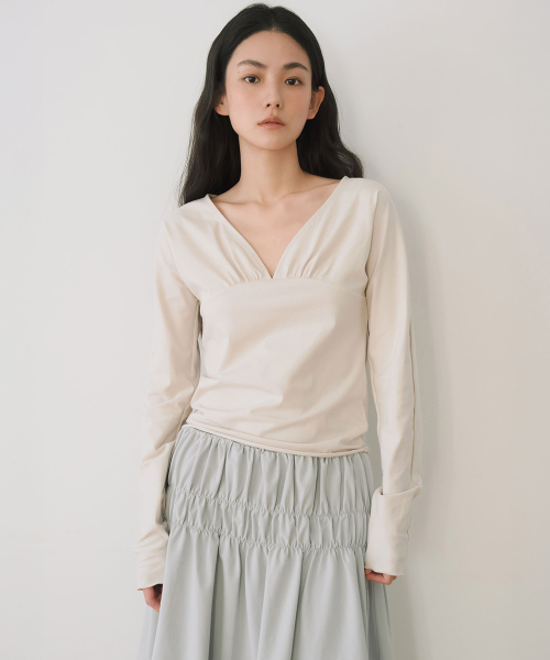 FRONTBACK SHIRRING CURVED TOP, ECRU