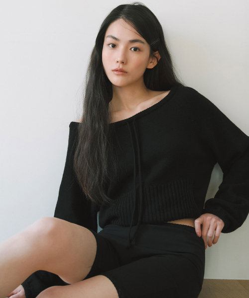 STRING OFFSHOULDER POCKET KNIT, BLACK