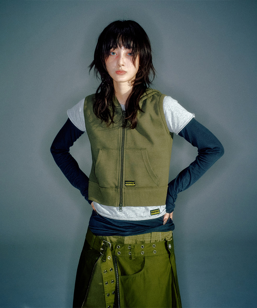 (WOMEN) WORKSHOP SLEEVELESS HOODIE ZIP-UP KHAKI