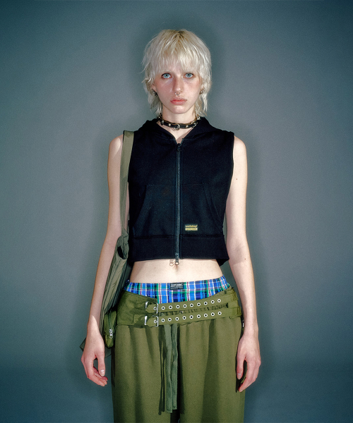 (WOMEN) WORKSHOP SLEEVELESS HOODIE ZIP-UP BLACK