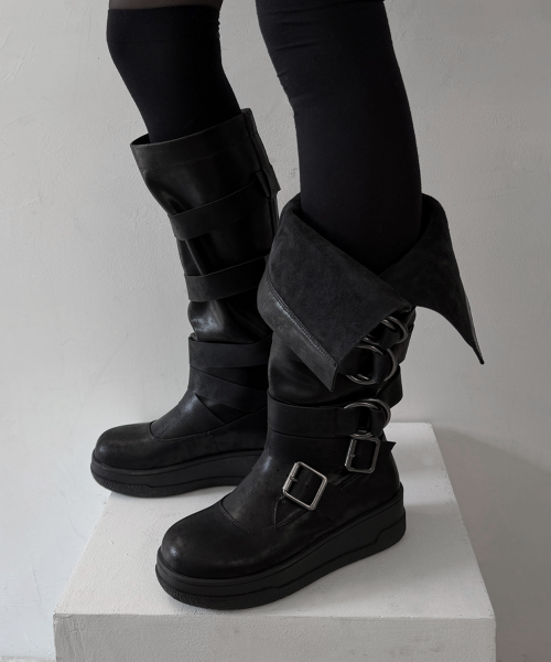 103 matte buckle strap boots