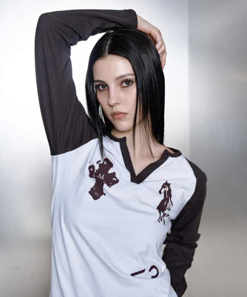 ANTIQ CROSS PONY LONG RAGLAN V-NECK SLEEVE T
