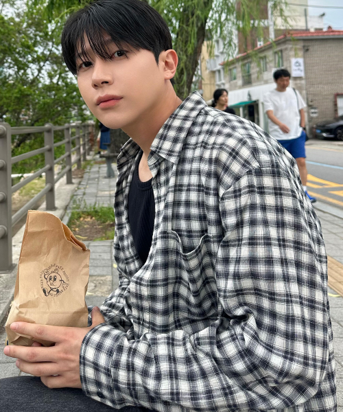 [ON][Crop OR Regular]Creeze checkered Black Over-Fit Long-Sleeved Shirt