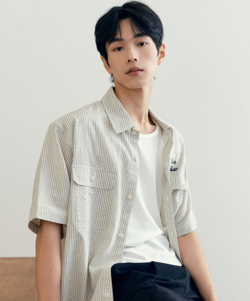 [UNS]mbroidered stripe oversized fit ivory short-sleeved shirt