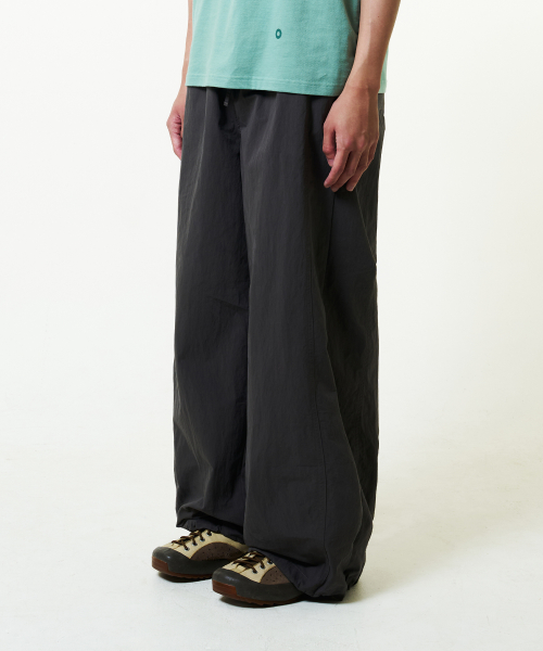 TCM mini logo nylon pants (brown)
