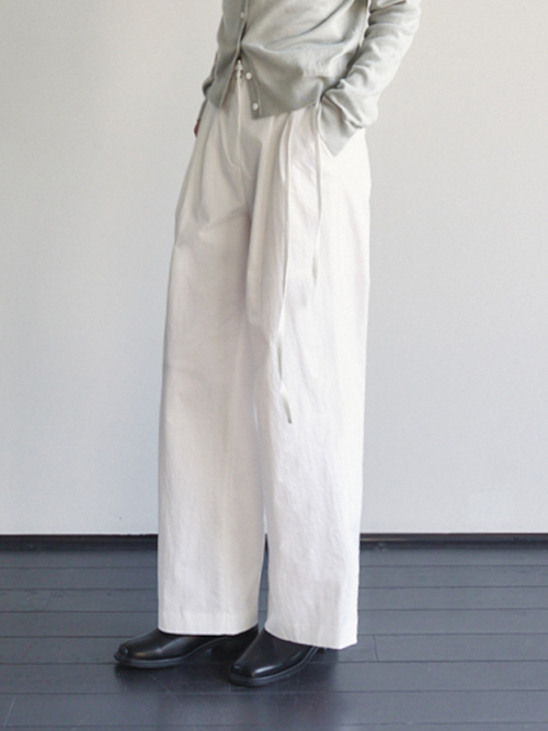 Belted Two-tucked Nylon Pants White AT6PAA023WT