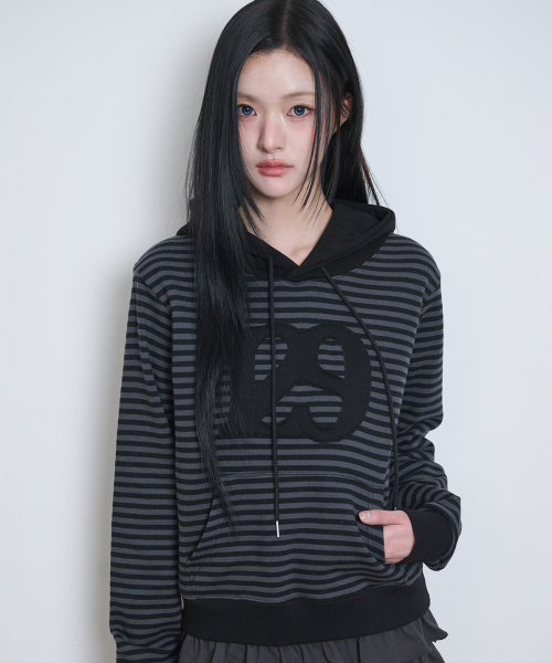 129 LOGO PATCH HOODIE CHARCOAL BLACK