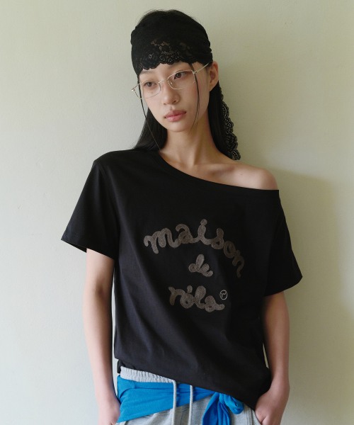 MAISON DE ROLA EMBROIDERY OFF SHOULDER T-SHIRT BLACK
