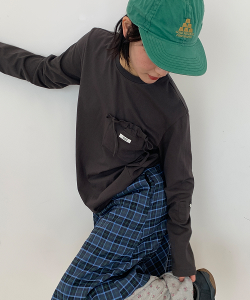 SHIRRING MINI POCKET LONG SLEEVE T SHIRT CHARCOAL